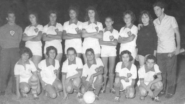 A proibição acabou oficialmente em 1979, mas a regulamentação do futebol feminino no Brasil só chegou em março de 1983