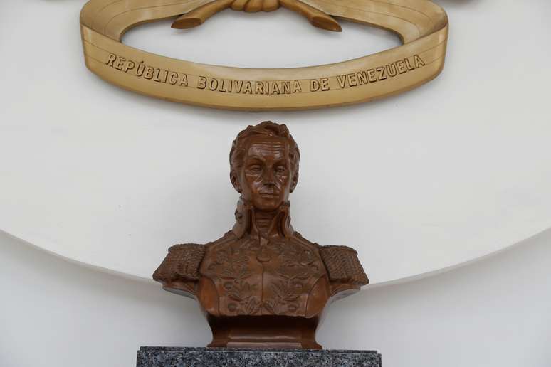 Busto de Sim&oacute;n Bol&iacute;var na Assembleia Nacional venezuelana, em Caracas
04/04/2019
REUTERS/Carlos Garcia Rawlins