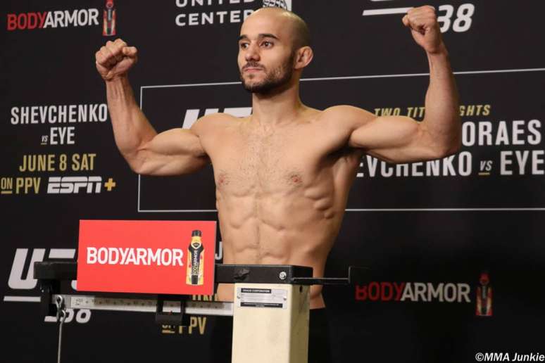 Marlon vai em busca do cinturão vago do peso-galo do Ultimate nesta sábado contra Cejudo (Foto: MMA Junkie)