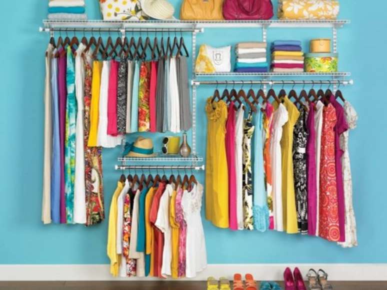2. A organiza&ccedil;&atilde;o do closet aramado deve ser de acordo com suas necessidades do dia a dia.