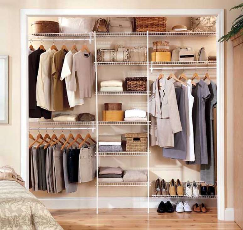 52. O closet aramado deve atender a todas suas necessidades.