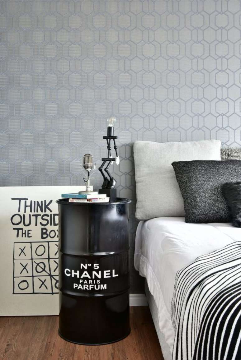 3. Destaque o minimalismo da sua casa com cores que combinam com cinza! – Foto: Tetriz Arquitetura