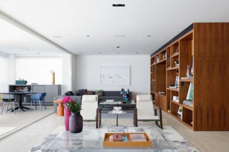 60. Já pensou ter um sofá cinza na decoração da sala? – Foto: Suite Arquitetos
