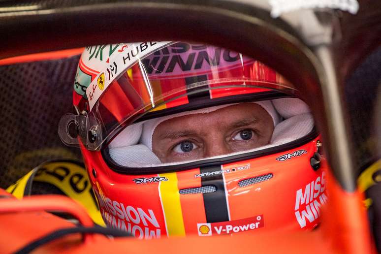 Vettel feliz com pole, mas quer terminar o trabalho amanhã