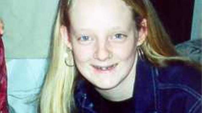 Danielle Jones estava esperando o &ocirc;nibus para a escola quando desapareceu