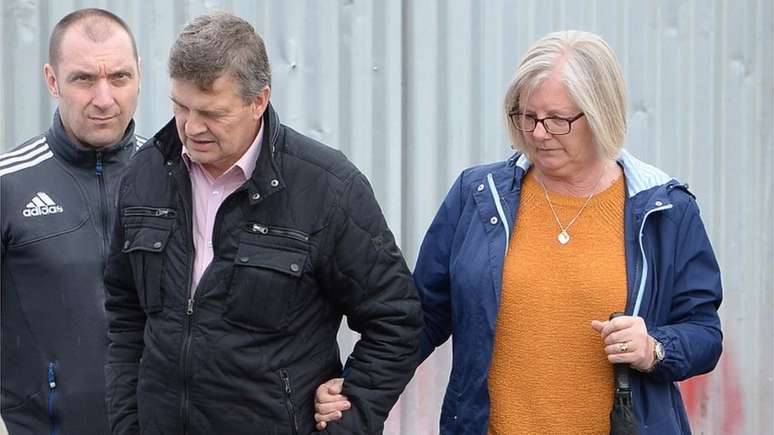 Linda e Tony Jones, pais de Danielle, dizem pensar na filha todos os dias