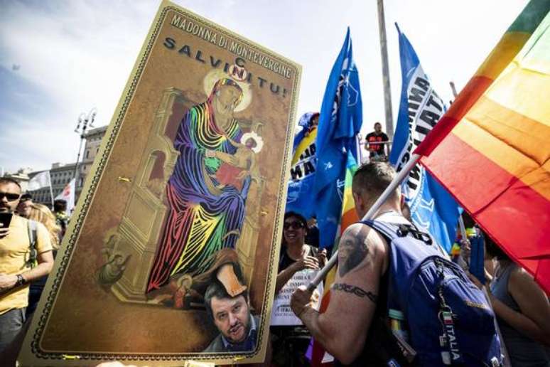 Parada do orgulho LGBT em Roma, capital da Itália