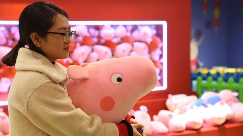 Governo chinês chegou a censurar Peppa Pig, mas mudou de ideia e a porquinha é sucesso absoluto no país asiático