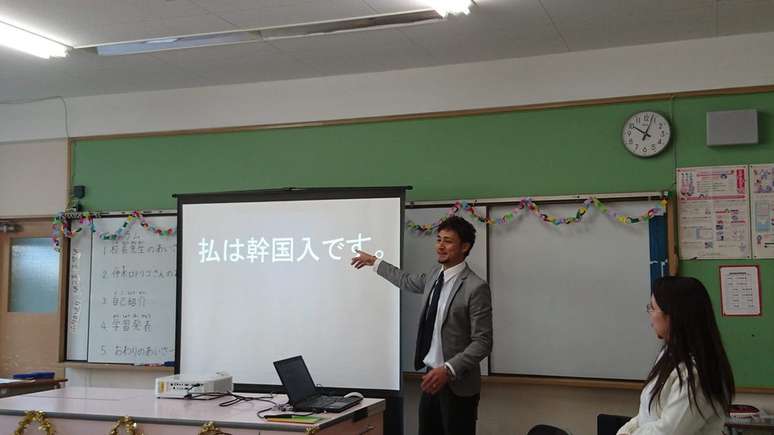 O começo da vida escolar de Rodrigo no Japão foi marcado por broncas dos professores e bullying dos colegas