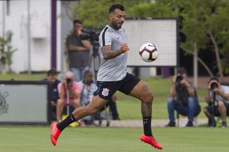 Michel Macedo é o único lateral direito de ofício à disposição de Fábio Carille neste momento (Foto: Daniel Augusto Jr/Agência Corinthians)