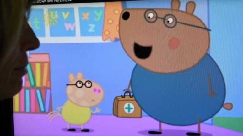 Dr. Urso Pardo, personagem da Peppa Pig, é criticado por especialistas