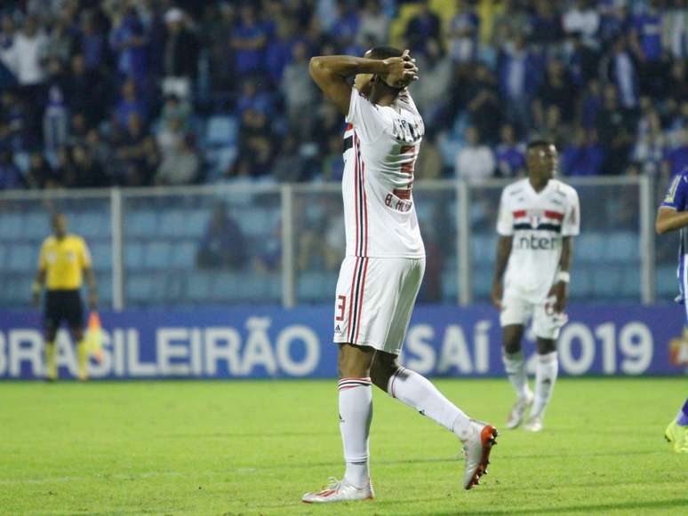 Bruno Alves, do São Paulo, em partida contra o Avaí, válida pela 8ª rodada do Campeponato Brasileiro 2019, no Estádio da Ressacada, em Florinaópolis, neste sábado (8).
