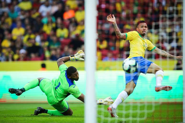 Gabriel Jesus, do Brasil, marca seu segundo gol durante amistoso contra Honduras, no Estádio Beira-Rio, em Porto Alegre (RS), na tarde deste domingo, 9 de junho de 2019.