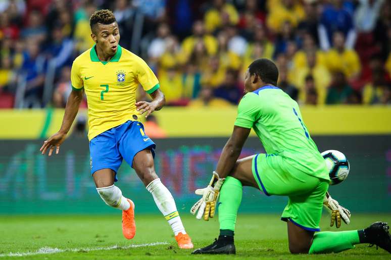 David Neres, do Brasil, marca gol durante amistoso contra Honduras, no Estádio Beira-Rio, em Porto Alegre (RS), na tarde deste domingo, 9 de junho de 2019.