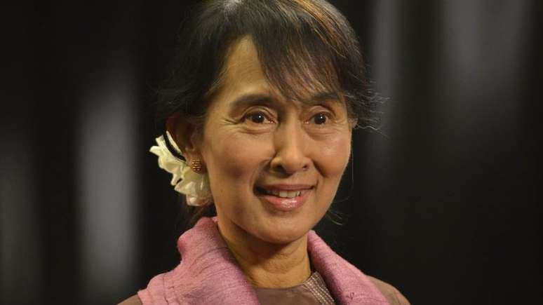 Aung San Suu Kyi continua imensamente popluar em Myanmar