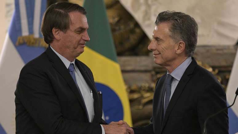 Em visita à Argentina, Bolsonaro defendeu a criação de uma moeda única para o Brasil e o país comandado por Macri