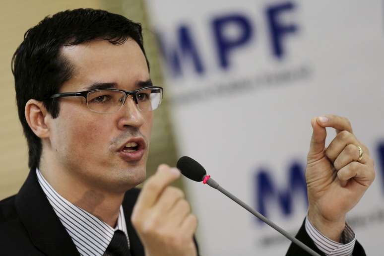 Brazil's prosecutor Deltan Dallagnol speaks during the announcement of the proposals by the Federal Public Ministry to combat corruption in Brazil, in Brasilia March 20, 2015. REUTERS/Ueslei Marcelino