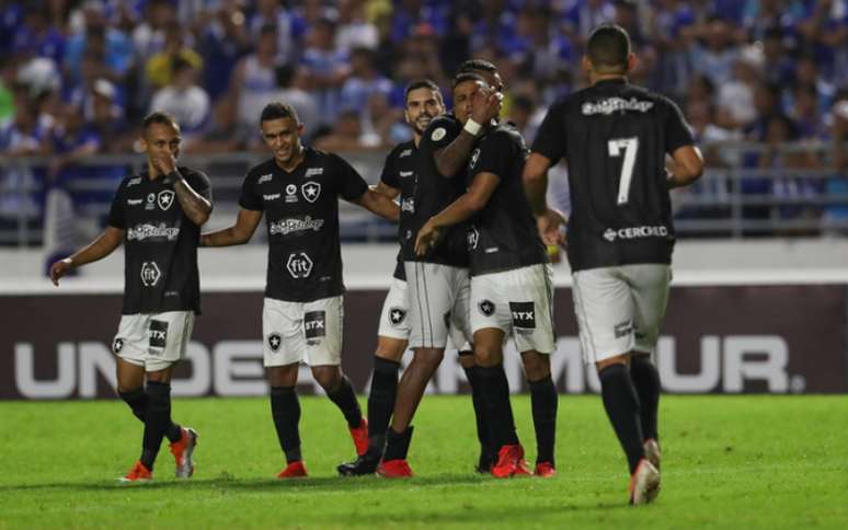 Botafogo vira nos minutos finais e chega aos 15 pontos. (Foto: Carlos Ezequiel Vannoni/Eleven)