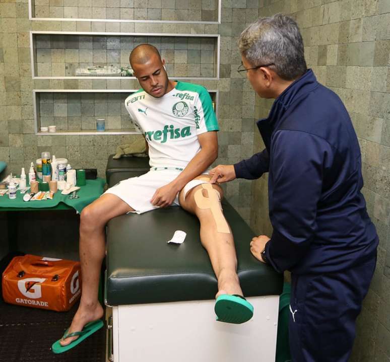 Mayke faz tratamento no púbis e se reapresentou sem ir a campo no aquecimento (Agência Palmeiras/Divulgação)