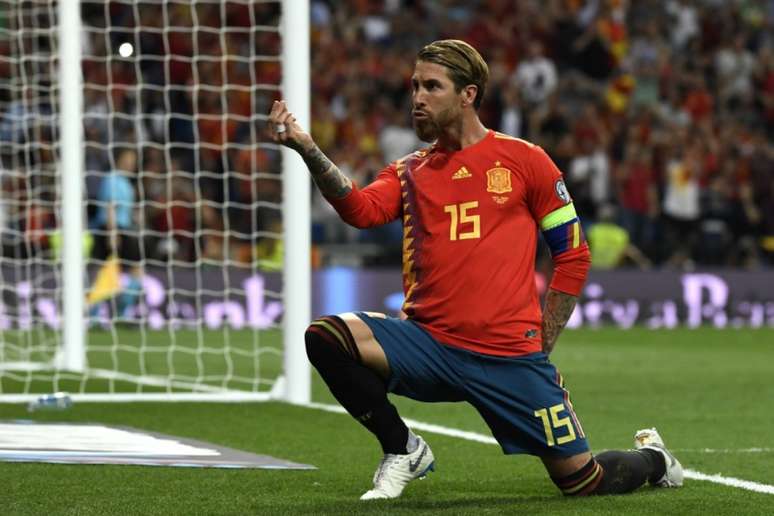 Ramos abriu o placar para a vitória espanhola (Foto: AFP)