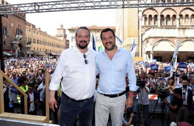 Matteo Salvini com o candidato da Liga em Ferrara, Allan Fabri