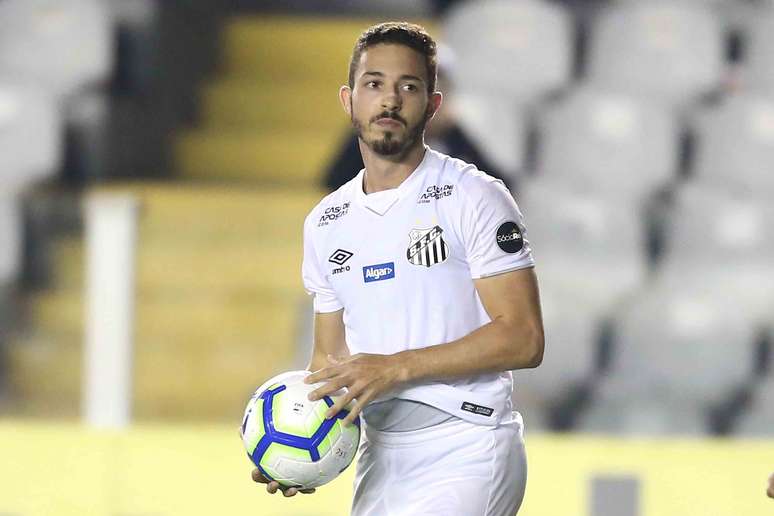  Jean Mota, do Santos, comemora seu gol durante a partida contra o Atl&eacute;tico Mineiro, v&aacute;lida pela oitava rodada do Campeonato Brasileiro 2019, no est&aacute;dio da Vila Belmiro, em Santos, neste domingo (9).