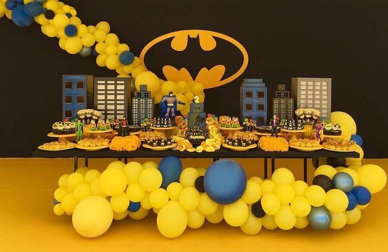 14. Decoração com balões para festa do Batman simples – Foto: Diego Segura