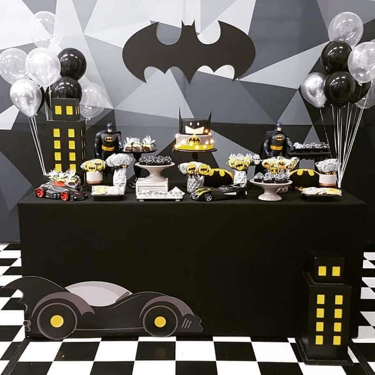 23. Decoração de mesa para festa de aniversário do Batman – Foto: Arquiteta Party Decor