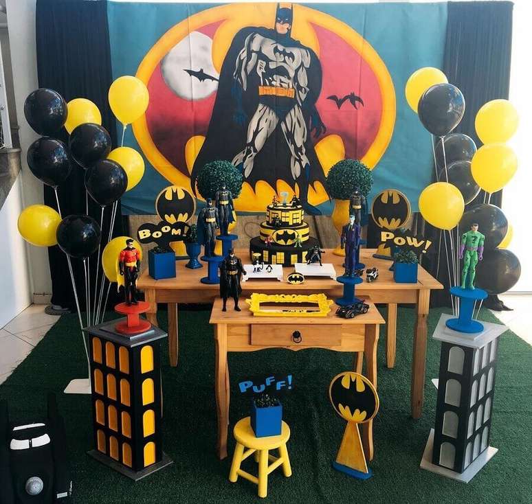 4. Invista em uma decoração de festa do Batman que tenha todos os personagens das histórias – Foto: Lollipop Eventos