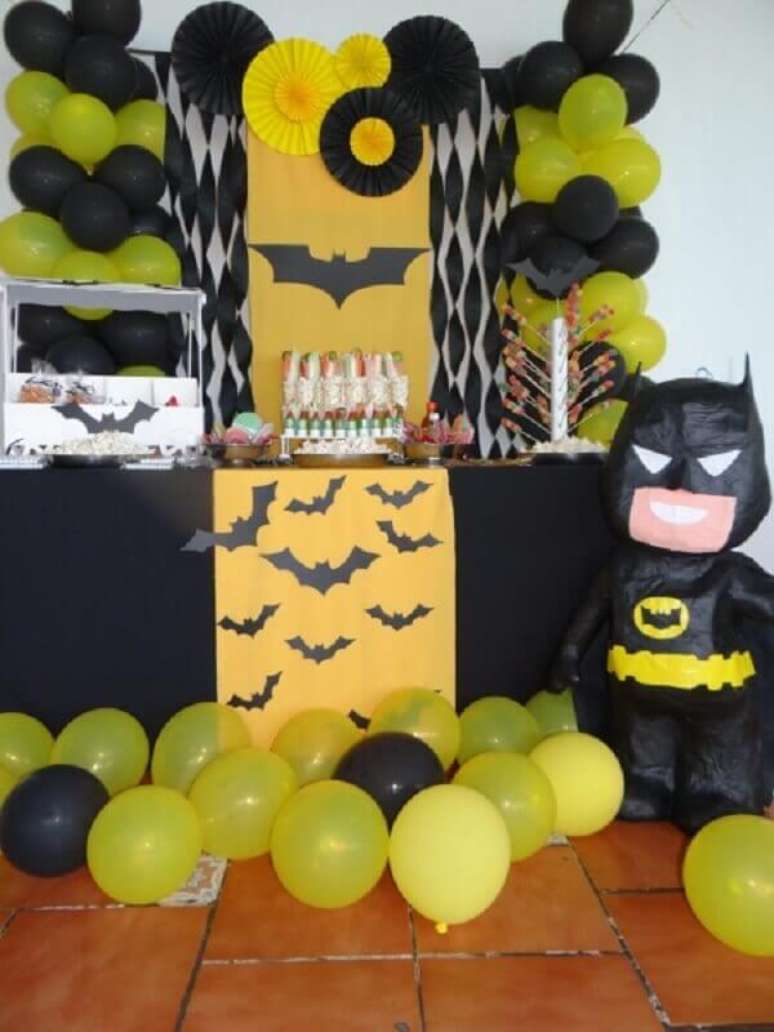 29. Ideia de decoração para festa do Batman simples – Foto: TODOPUEBLA