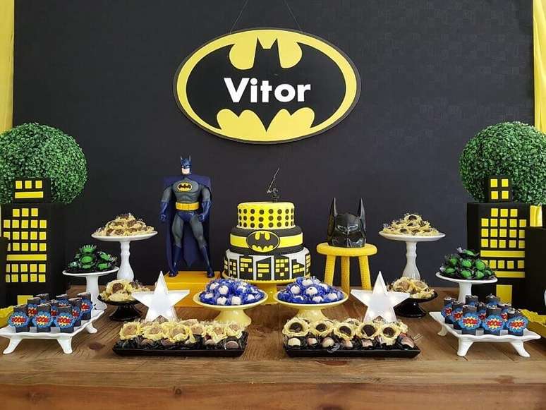 32. Decoração simples e rústica para festa de aniversário do Batman – Foto: Lima Limão Festas