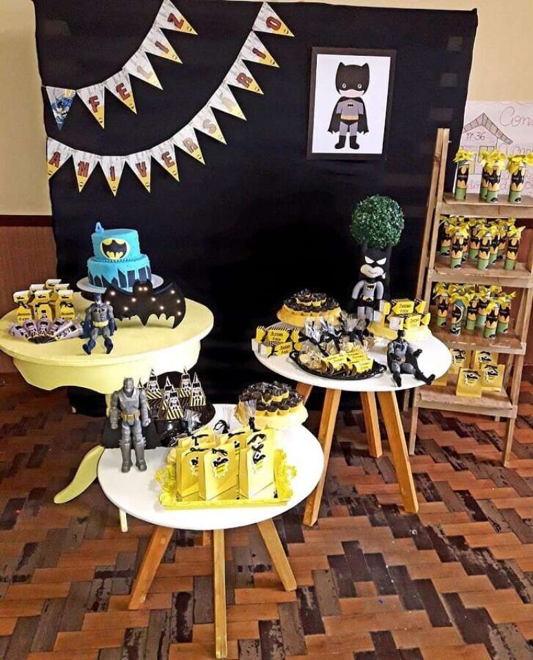 34. Decoração para festa do Batman simples – Foto: Amor de May Decorações