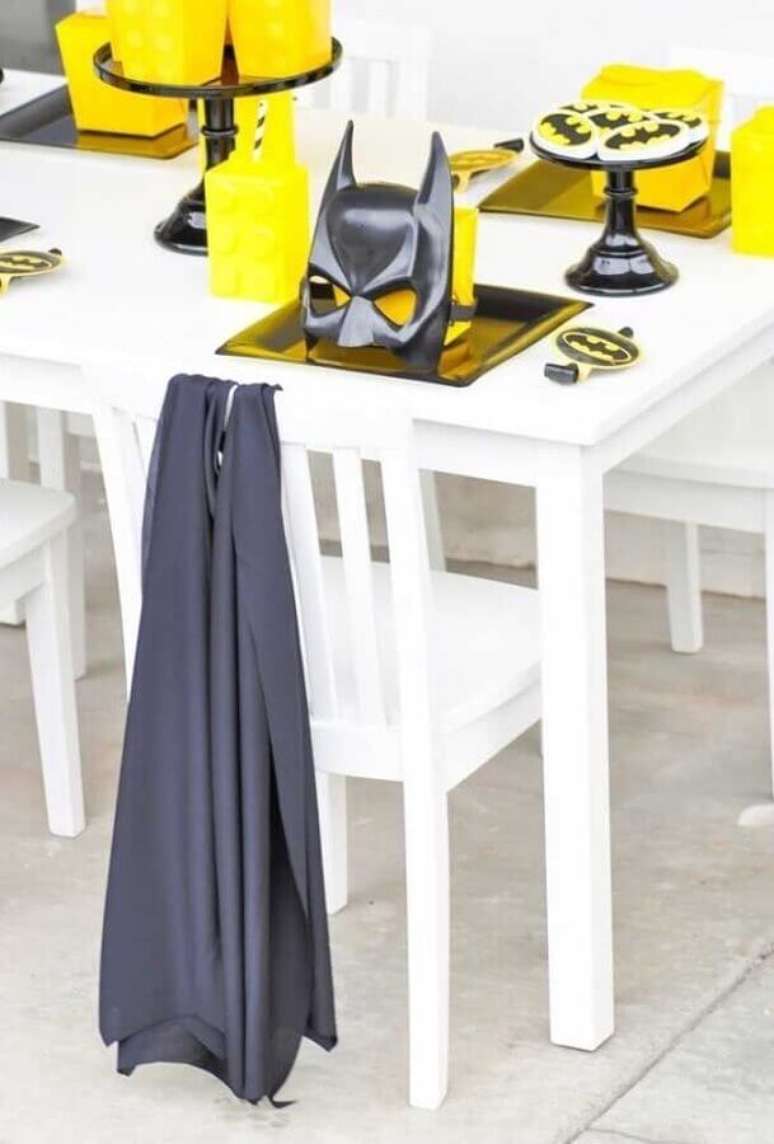 39. Detalhes para mesa de convidados em festa do Batman – Foto: OfferUp