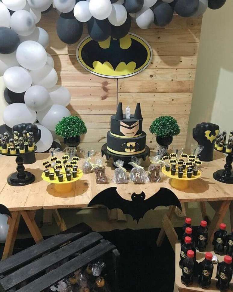 57. Festa infantil do Batman com decoração rústica – Foto: Little Festa