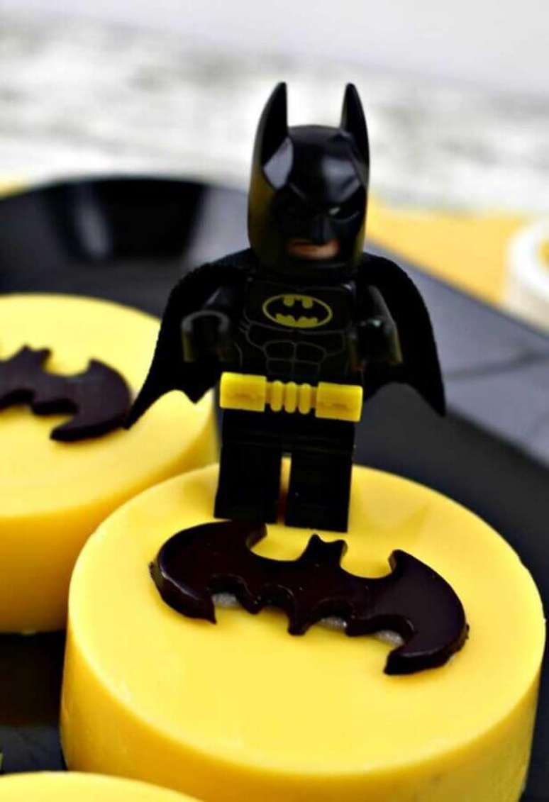 61. Detalhes para decoração do Batman para festa infantil – Foto: Pinterest