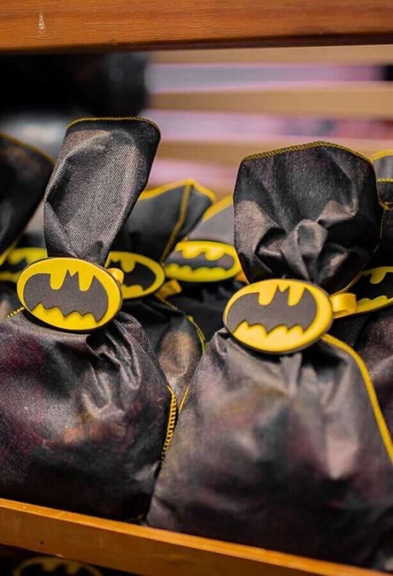 67. Pacotinhos de lembrancinhas para festa do Batman – Foto: Elo7