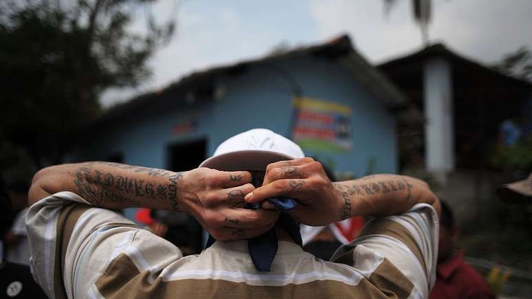 As gangues diversificaram suas atividades criminosas para obter dinheiro