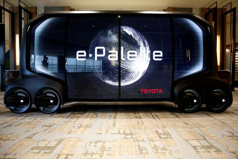 Protótipo do "e-Palette", veículo autônomo da Monet, joint venture entre SoftBank e Toyota, é exibido em Tóquio 28/03/2019 REUTERS/Issei Kato