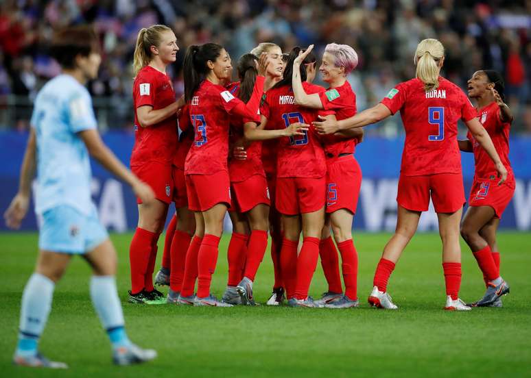 Norte-americanas comemoram mais um gol na goleada contra a Tailândia
11/06/2019
REUTERS/Christian Hartmann