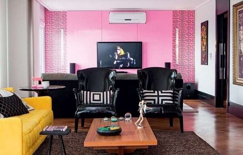 10. Tons de rosa s&atilde;o &oacute;timas cores de tintas para sala com um toque rom&acirc;ntico &ndash; Foto: Casinha colorida