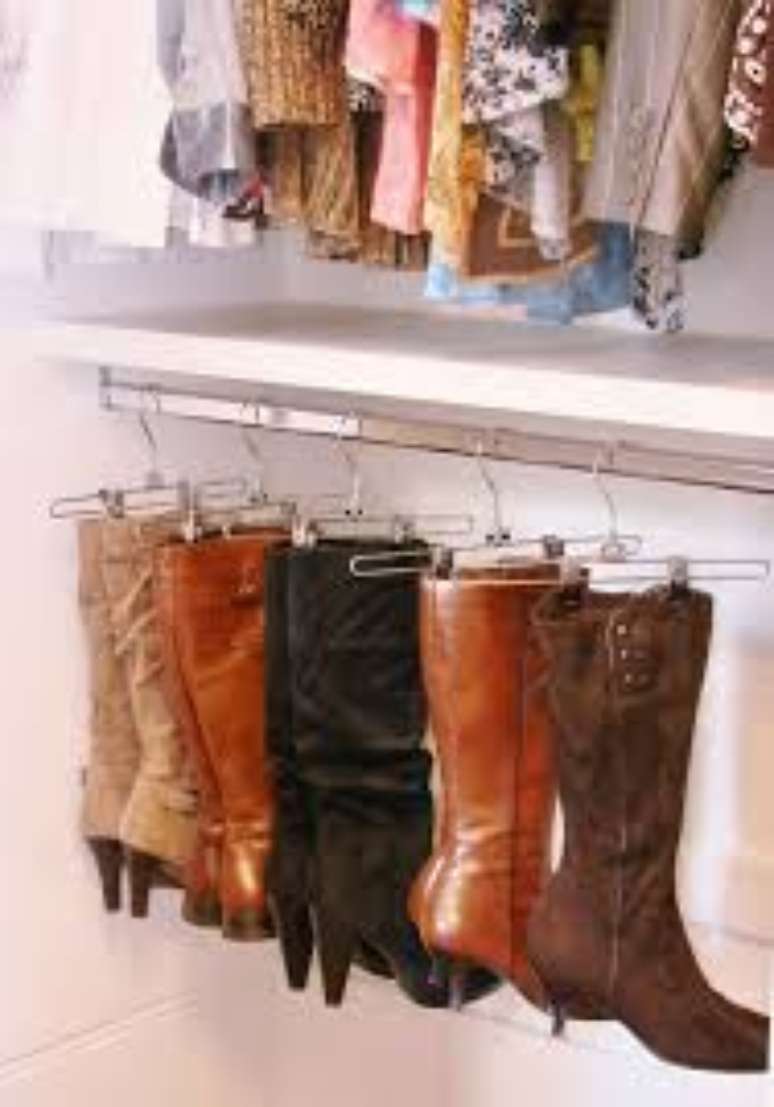 32. Como organizar guarda roupa: Cuide de suas botas!