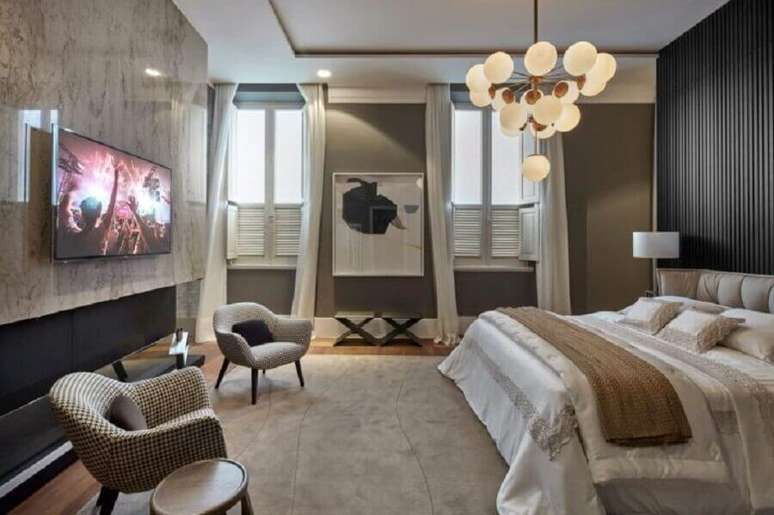 38. Design moderno de lustre para quarto de casal com decoração sofisticada – Foto: CR Studio