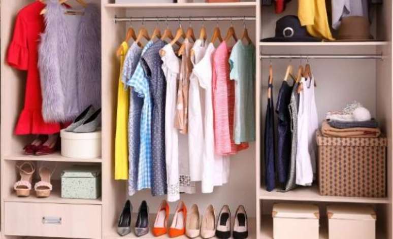 2. Siga o passo a passo para organizar seu guarda roupa!