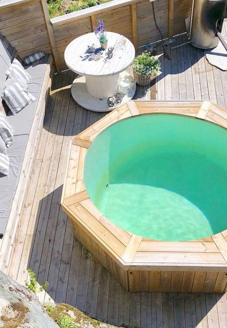 14. Coloque a piscina de paletes em ambientes agráveis para você aproveitá-la ao máximo – Foto: Pinterest