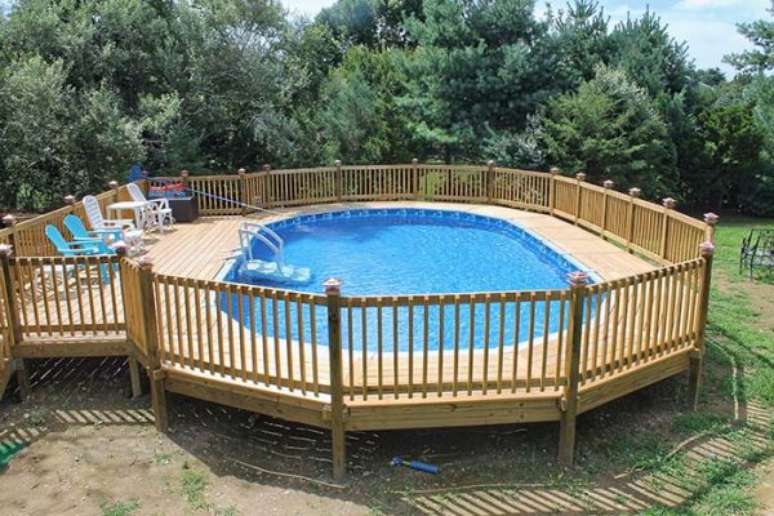 43. Caso tenha espaço, faça uma piscina de paletes bem grande para aproveitar bastante! – Foto: Photos by aaron