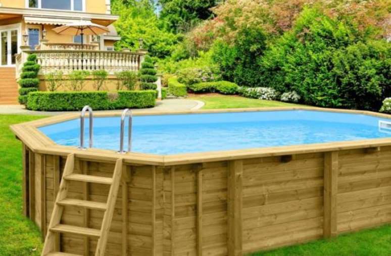 41. Nunca faça uma piscina de paletes muito afastada de casa. O ideal é que você tenha visão dela sempre que precisar – Foto: Pinterest