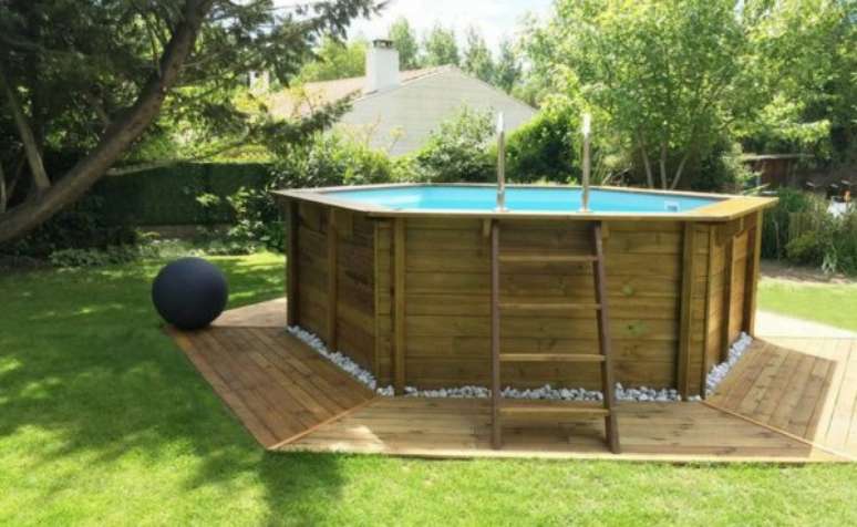 34. A piscina de paletes deve ter tudo que voc&ecirc; precisa, na medida certa!&nbsp; Foto: