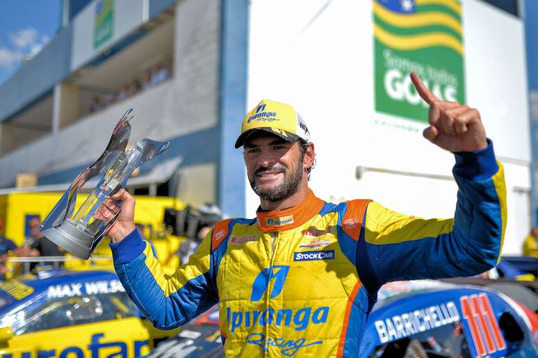 Thiago Camilo recupera vitória de Goiânia é líder da Stock Car