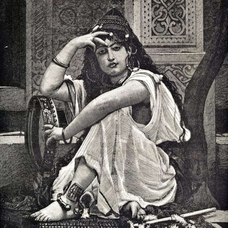 O estilo da gravura é semelhante ao de outras que retratavam na época mulheres argelinas