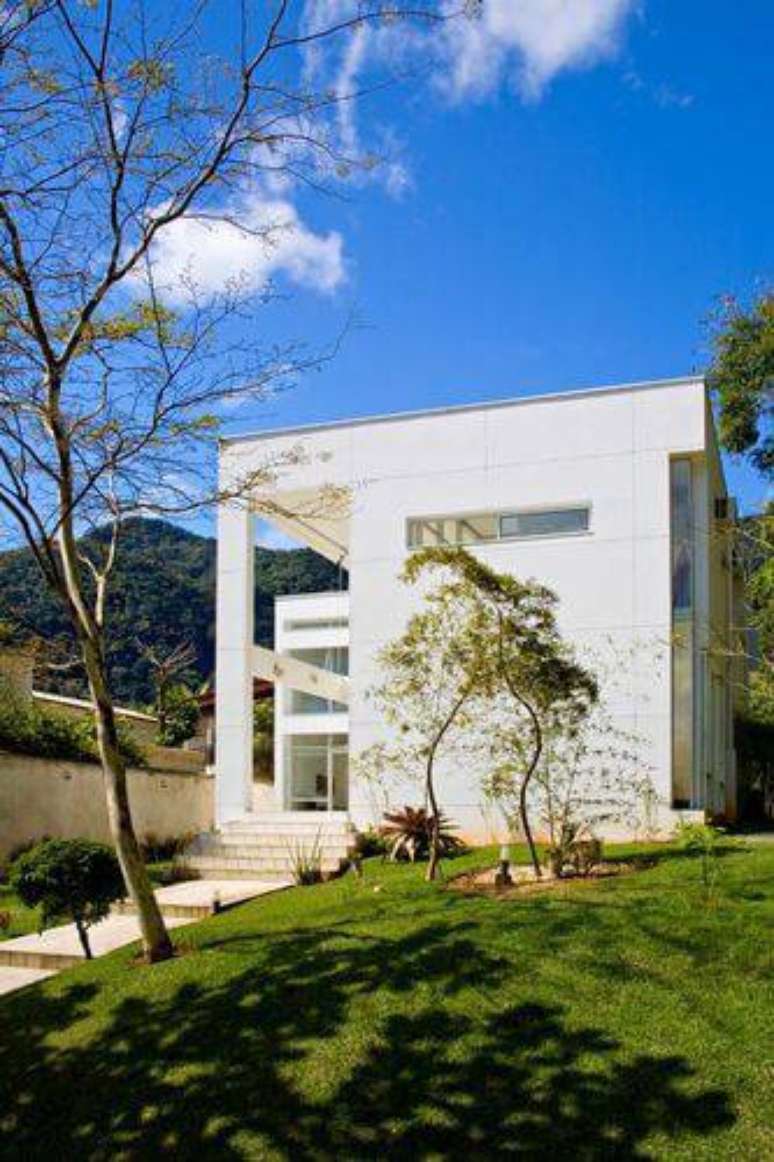 23. Casas bonitas podem possuir uma fachada mais discreta